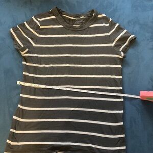 Banana Republic Striped Gray Women’s T-Shirt